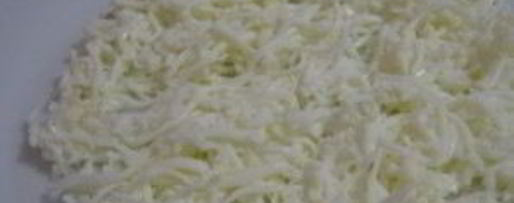 Шаг 3: салата мимоза с консервой и сыром