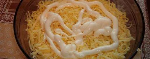 Шаг 25: салата мимоза с копченой скумбрией