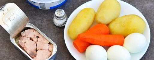 Шаг 2: салата мимоза с печенью трески