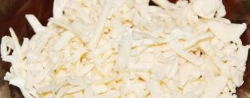 Шаг 4: салата мимоза с плавленым сыром