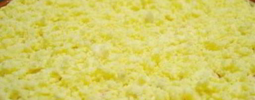 Шаг 7: салата мимоза с плавленым сыром