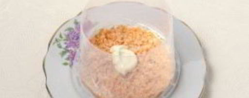 Шаг 3: салата мимоза с рисом и сыром