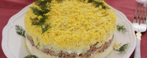 Шаг 14: салата мимоза с сыром и сливочным маслом