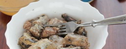 Шаг 7: салата мимоза с сыром и сливочным маслом