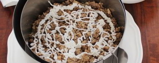 Шаг 10: салата мимоза с сыром и сливочным маслом