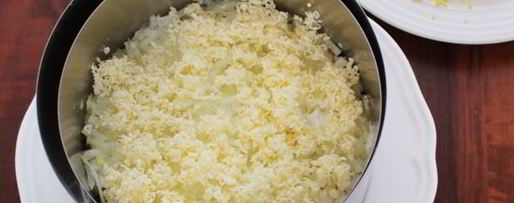 Шаг 11: салата мимоза с сыром и сливочным маслом