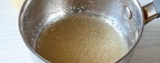 Шаг 2: желе мимоза с персиками и клубникой