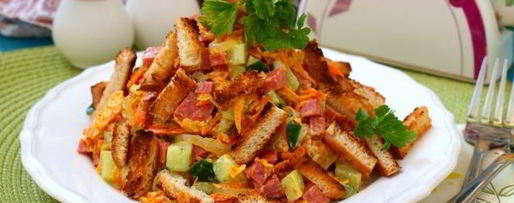 Шаг 8: салата обжорка с копченой колбасой