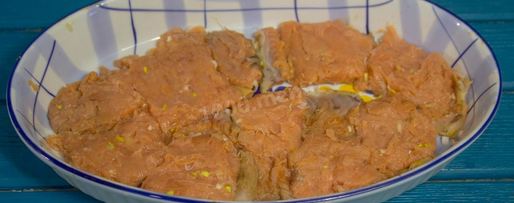 Шаг 5: горбуши под шубой в духовке