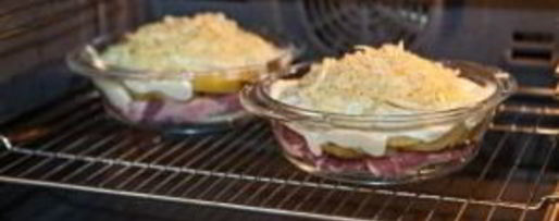 Шаг 13: картошки под шубой в духовке со свининой