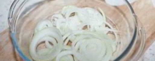 Шаг 2: картошки под шубой в духовке со свининой