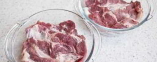 Шаг 3: картошки под шубой в духовке со свининой