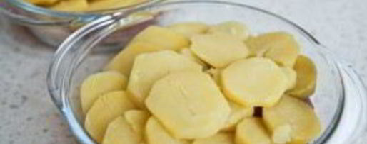 Шаг 5: картошки под шубой в духовке со свининой