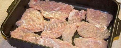 Шаг 3: куриных грудок филе под шубой в духовке