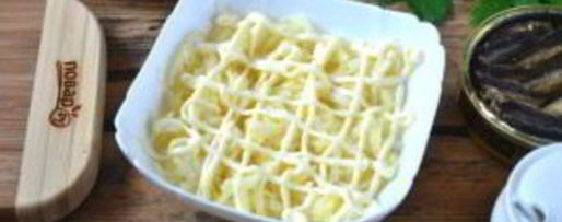 Шаг 1: салата шпроты под шубой