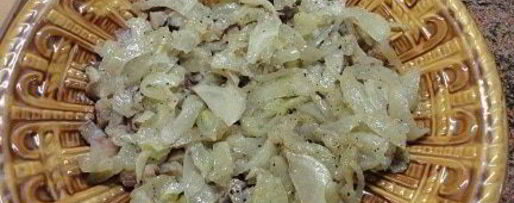 Шаг 2: сельди под легкой шубкой