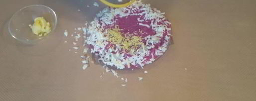 Шаг 5: сельди под шубой с яблоком