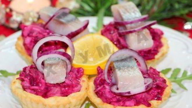 Рецепт Сельди под шубой в картофельных тарталетках