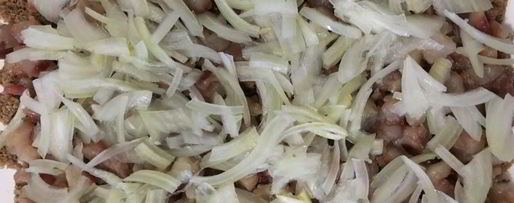 Шаг 2: селедки под шубой с хлебом