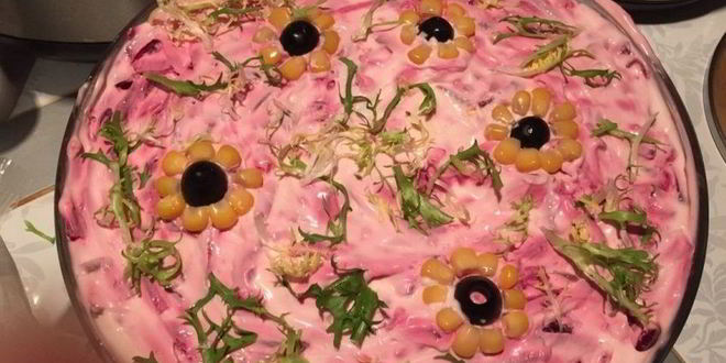 Рецепт селедки под шубой с семгой и яблоком