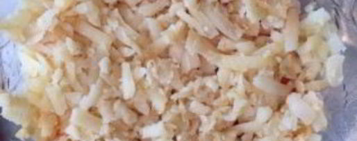 Шаг 2: селедки под шубой с семгой и яблоком