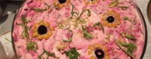 Шаг 8: селедки под шубой с семгой и яблоком