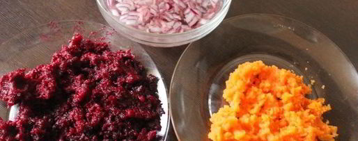 Шаг 2: селедки под шубой в картофельных корзинках