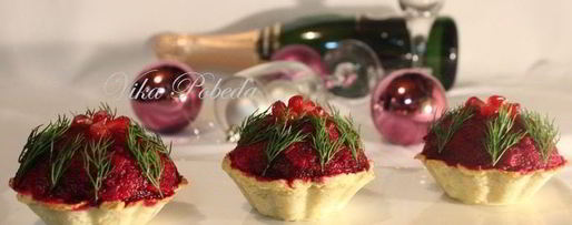 Шаг 7: селедки под шубой в картофельных корзинках