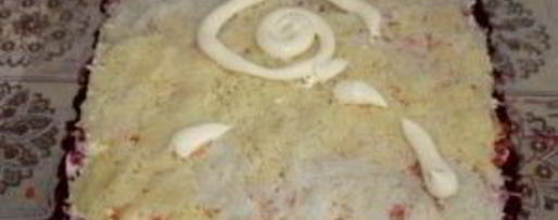 Шаг 4: селедки под шубой в пленке