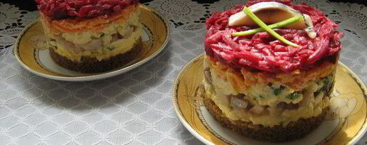 Шаг 1: селедочки под шубой на бородинском хлебушке