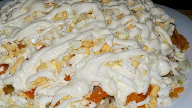 Рецепт Слоеного салата Печень под шубой с яблоками