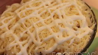 Рецепт Салата с ананасом и куриной грудкой слоями