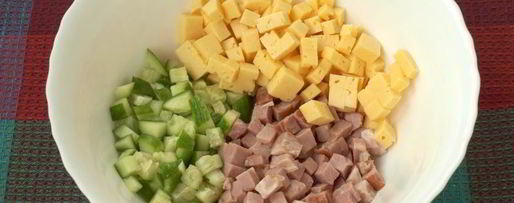 Шаг 1: салата с ананасом, ветчиной и сыром