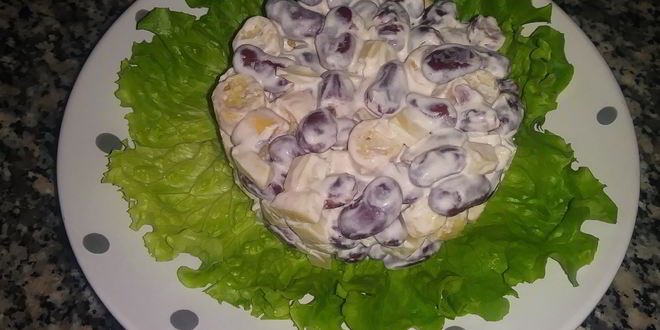 Рецепт салата с фасолью и сухариками за 5 минут