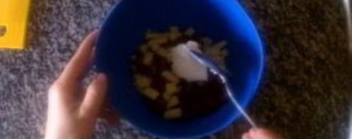 Шаг 2: салата с фасолью и сухариками за 5 минут