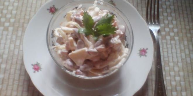 Рецепт салата с копченой курицей и фасолью