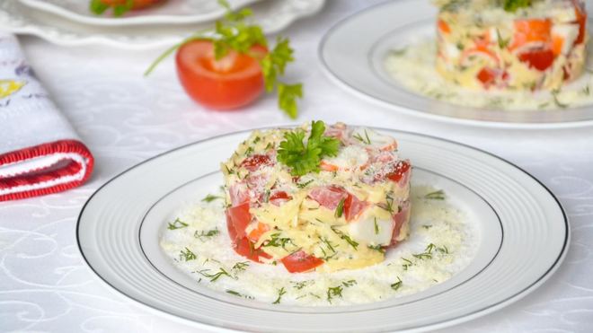 Рецепт Салата с крабовыми палочками помидорами и сыром