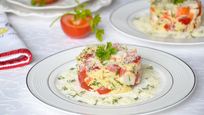 Рецепт Салата с крабовыми палочками помидорами и сыром