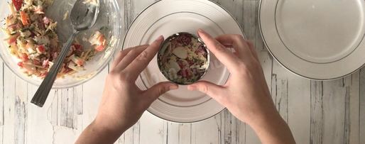 Шаг 9: салата с крабовыми палочками помидорами и сыром