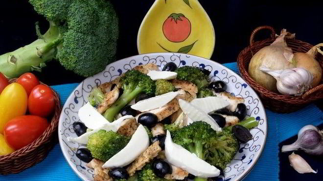 Рецепт Салата с курицей и брокколи