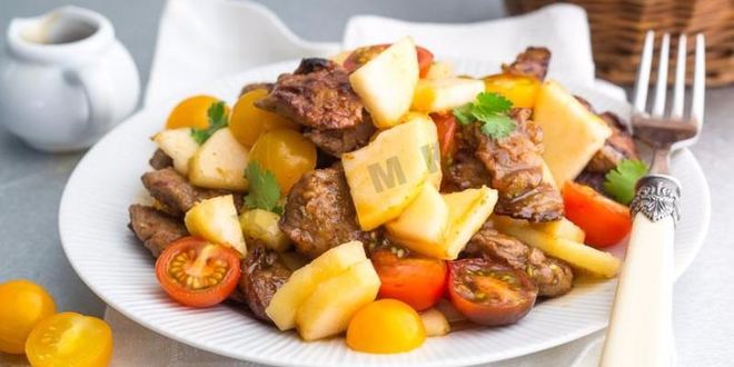 Рецепт салата с печенью и грушей