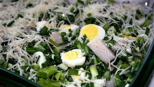 Рецепт Салата с перепелиными яйцами и сельдью