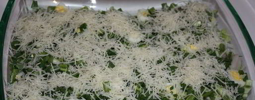 Шаг 6: салата с перепелиными яйцами и сельдью