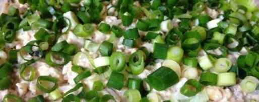 Шаг 4: салата с сардиной, рисом и яйцом