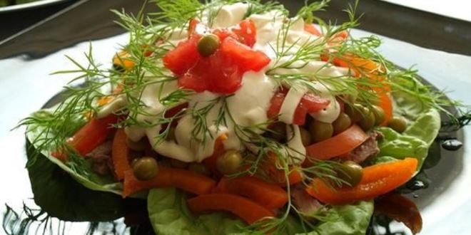 Рецепт салата с языком и помидорами