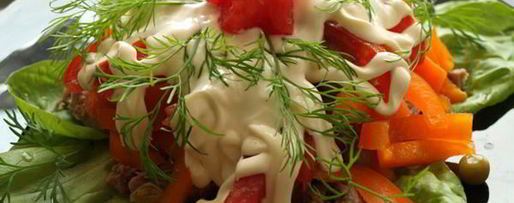 Шаг 5: салата с языком и помидорами