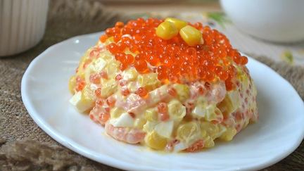 Рецепт Салата царского с креветками и красной икрой