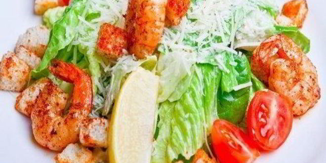 Рецепт королевского цезаря с обжаренными креветками