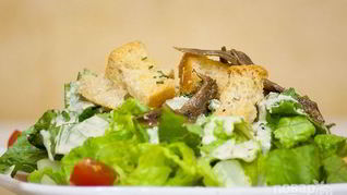 Рецепт Легкого салата Цезарь с анчоусами