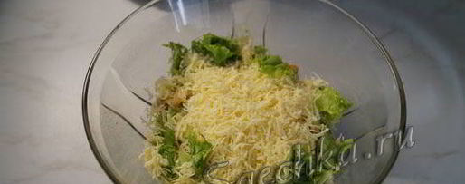 Шаг 4: нежного салата цезарь с курицей и сухариками